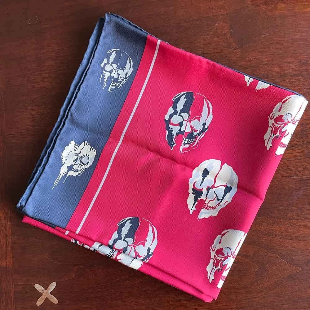 Alexander McQueen Skull Motif Silk Scarf - Picture 3 of 5